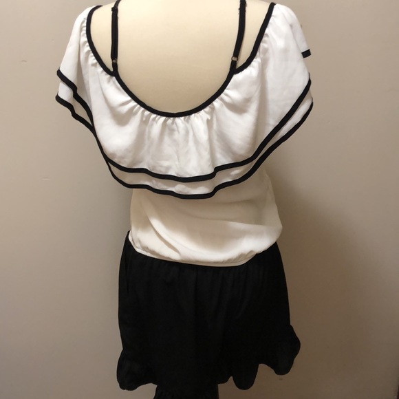 VaVa By Joy Han Black & White Cold Shoulder Romper Size Medium EUC - Picture 10 of 15